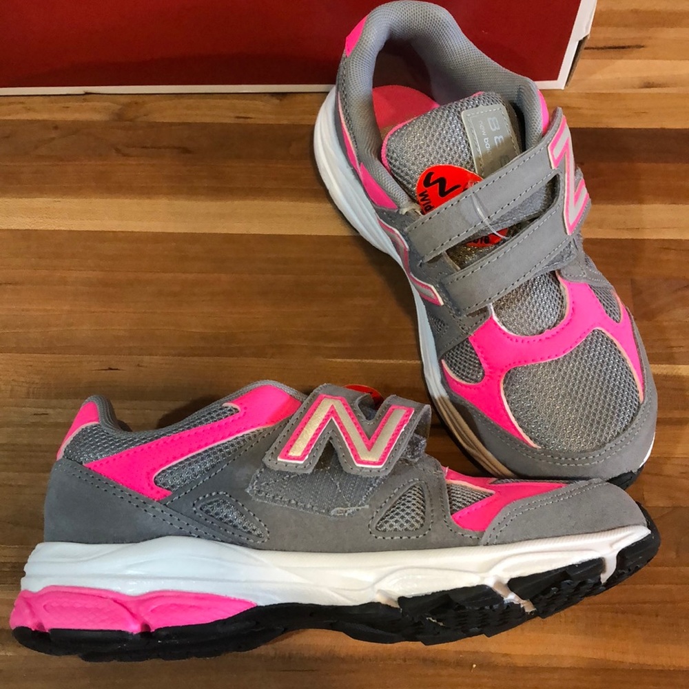 Girls New Balance size 1 shoe.